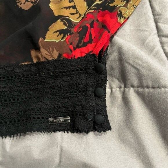 Guess Black & Red Rose Print Cold Shoulder Crochet Blouse Size XS - Picture 7 of 9